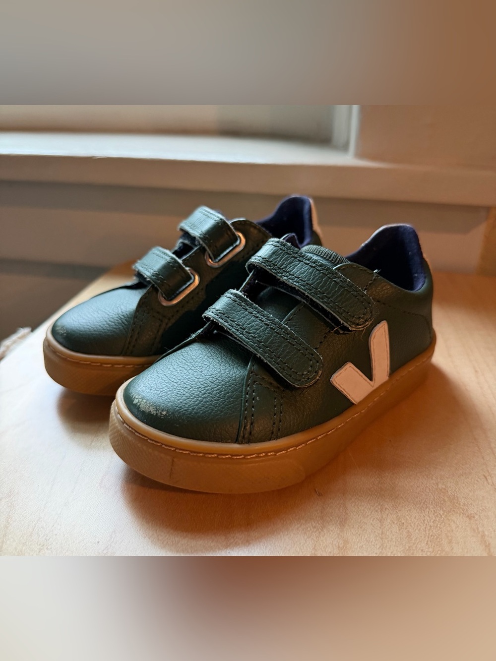 VEJA Esplar Velcro Sneaker Kids Low-Top Sneaker in Olive Green Size 8.5